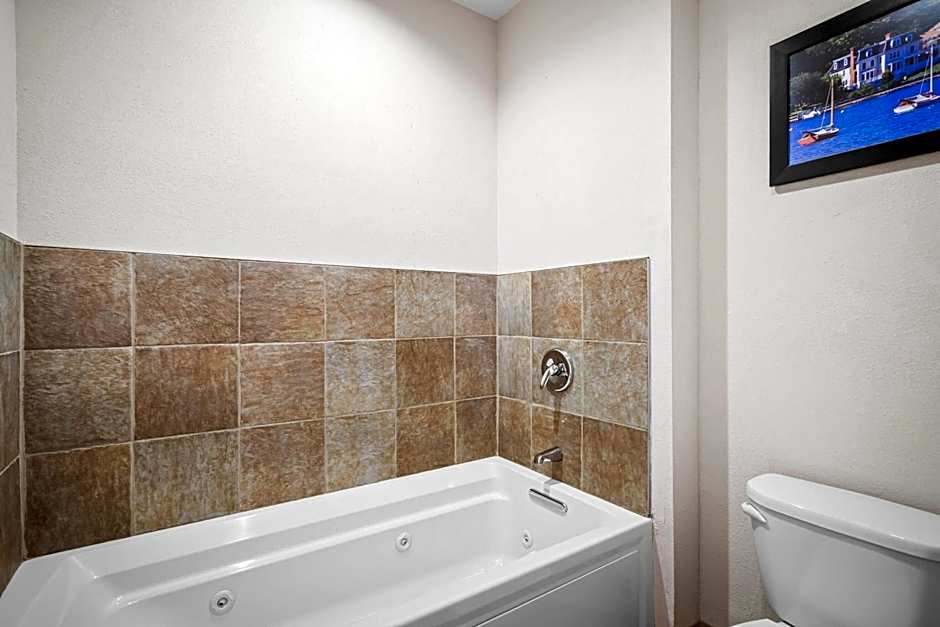 La Quinta by Wyndham Stonington-Mystic Area