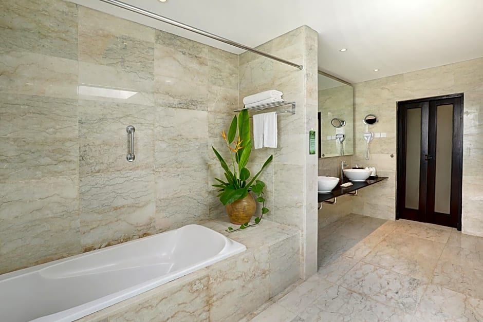 Legian Beach Hotel