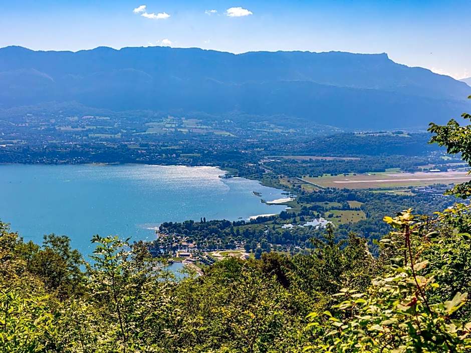 Mona Lisa Le Clos Du Lac