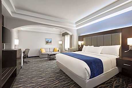 1 King Bed Suite Non-Smoking