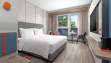 1 King Standard Balcony