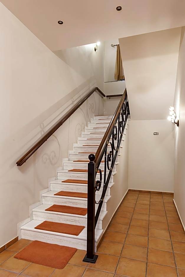 Dellas Boutique Hotel