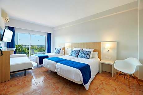 FAMILY ROOM 2 ADULTS + 1CHILD