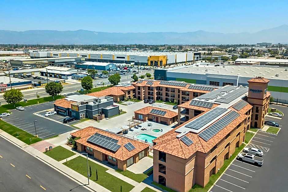 Days Inn by Wyndham Fontana / Rialto