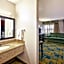 La Quinta Inn & Suites by Wyndham Toledo Perrysburg