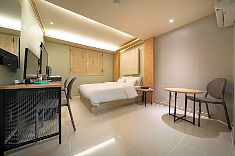 Deluxe Double Studio