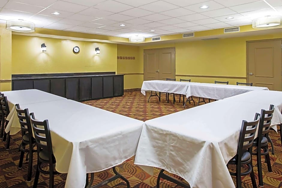 La Quinta Inn & Suites by Wyndham Salina