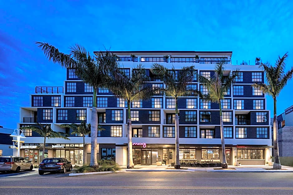 Moxy St. Petersburg Downtown