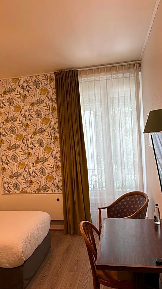 Logis Hôtel Restaurant Grand Hôtel de Lyon