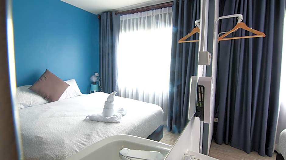 Sleep with Me Bangkok - BTS Phra Khanong