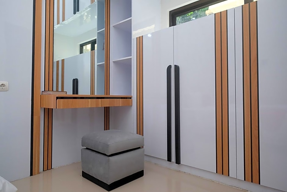 RedDoorz Syariah at Tasneem Puspowarno Semarang