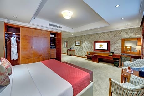 Deluxe King Room & 20% discount at Oro Lounge and Yamas Restaurant 