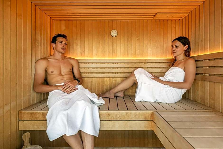 HOODY ACTIVE & HAPPINESS HOTEL