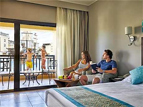 Junior Family Suite (2 Adults)