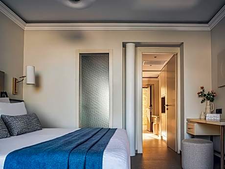Deluxe Suite with Sea View