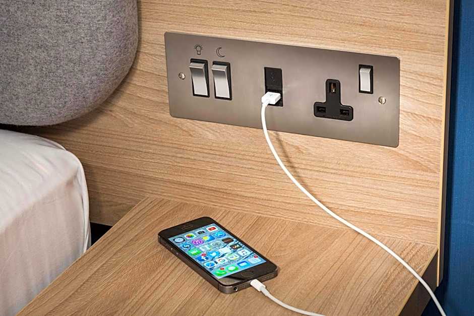 Holiday Inn Express Belfast City Queens Quarter By IHG