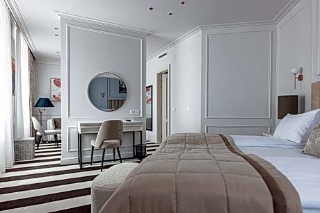 Deluxe King Suite 2+2