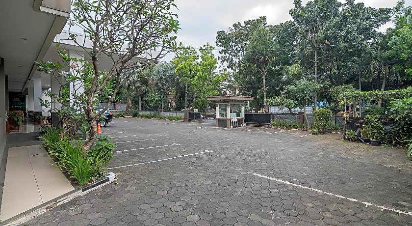 Hotel Yehezkiel Surapati Mitra RedDoorz