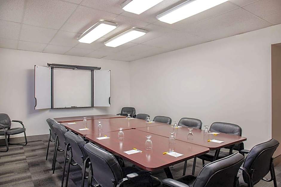 Days Inn & Conference Centre by Wyndham Camrose Norsemen