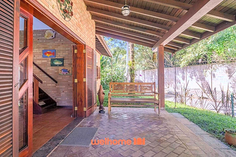 Casa em Ubatuba com área gourmet e acesso a rio