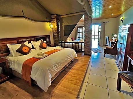 Deluxe Double or Twin Room with Pool Access