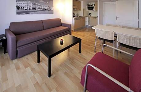 One-Bedroom Apartment with City View (4 Adults)