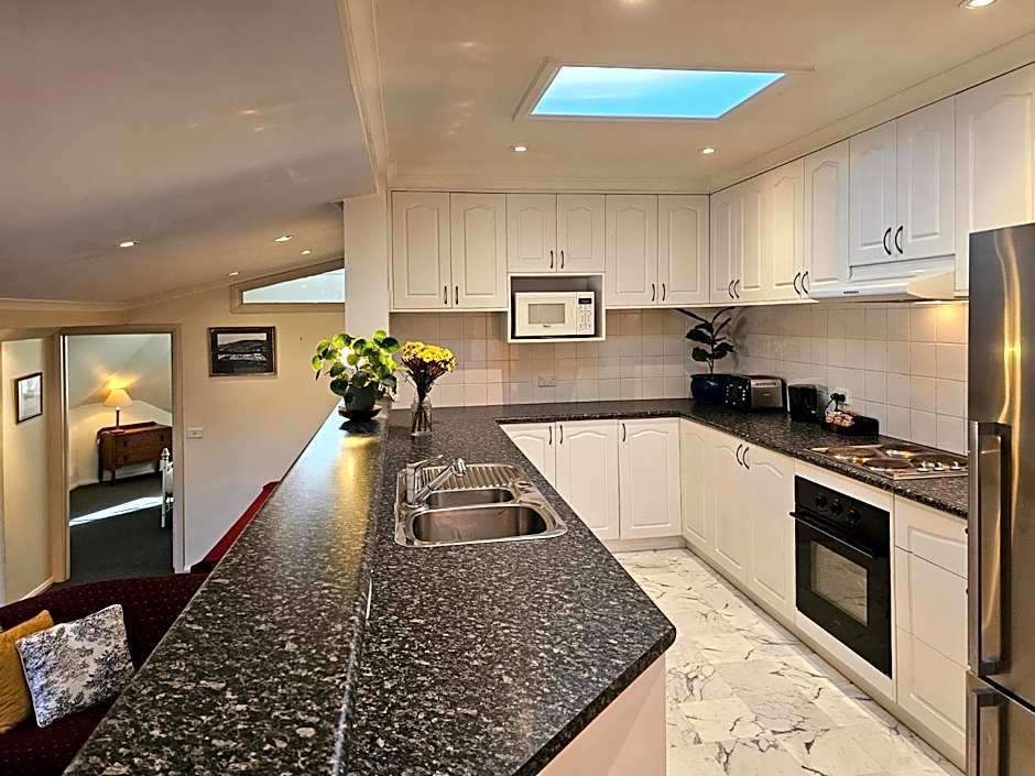 The Lodge on Elizabeth Bed & Breakfast