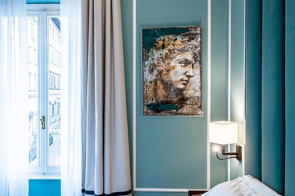 Glimpse Hotel
