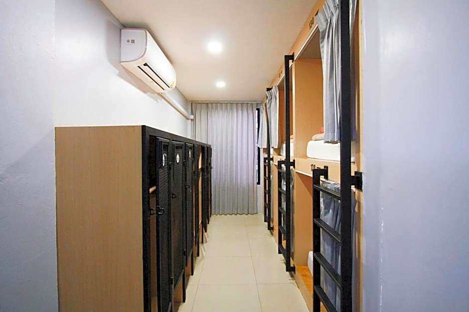 18 coins budget hotel