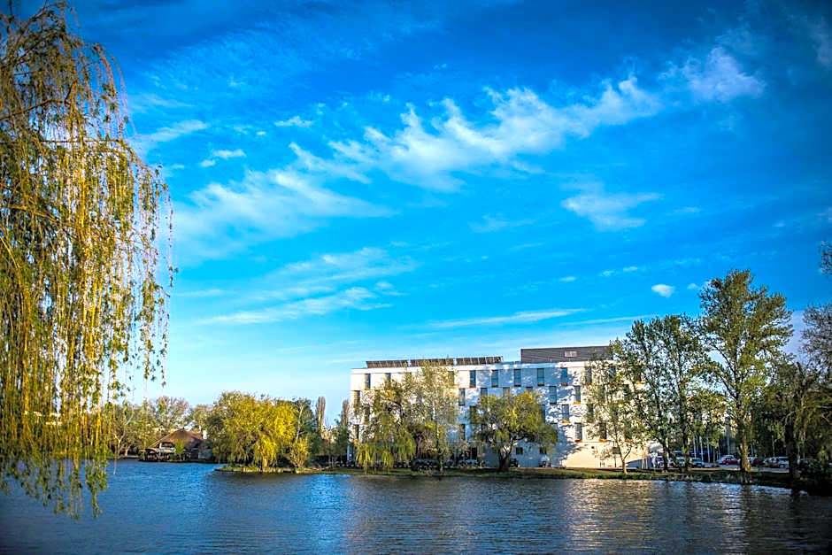 Best Western Plus Lakeside Hotel