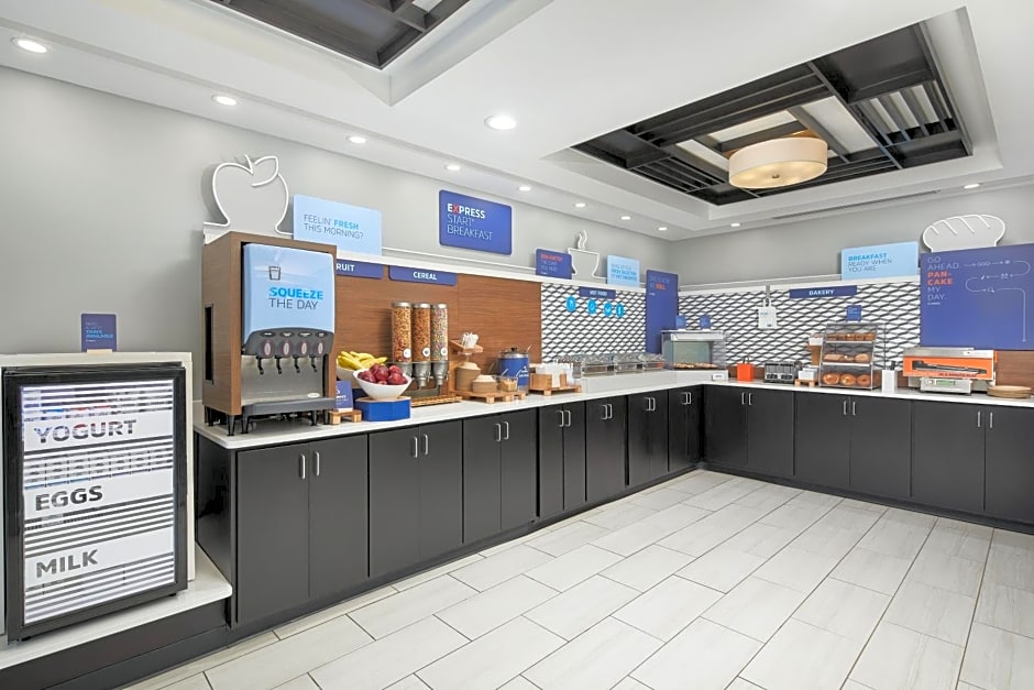 Holiday Inn Express & Suites I-26 & Us 29 At Westgate Mall, an IHG Hotel
