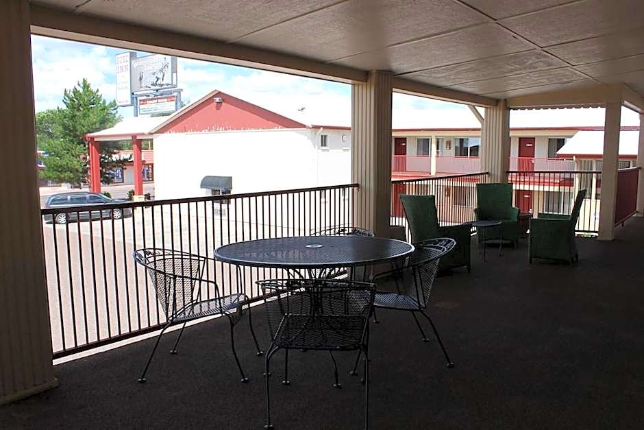 Rode Inn & Suites