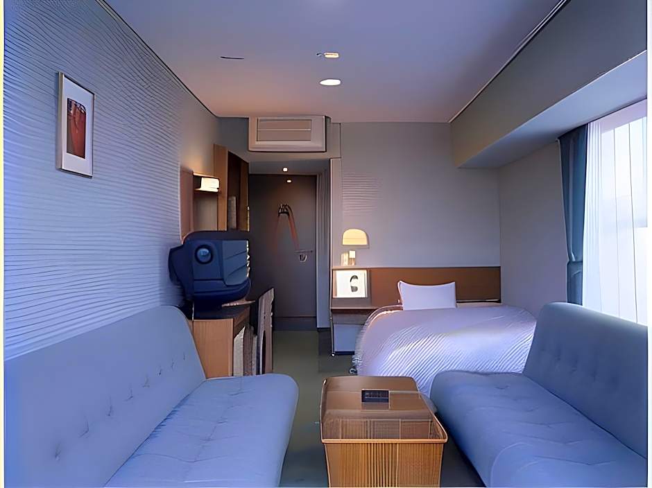 Photo 1 of 2 of 2 Beds, Nonsmoking