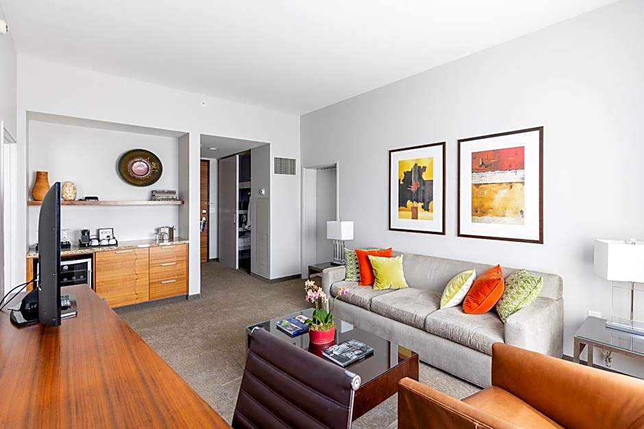 I Hotel And Conference Center