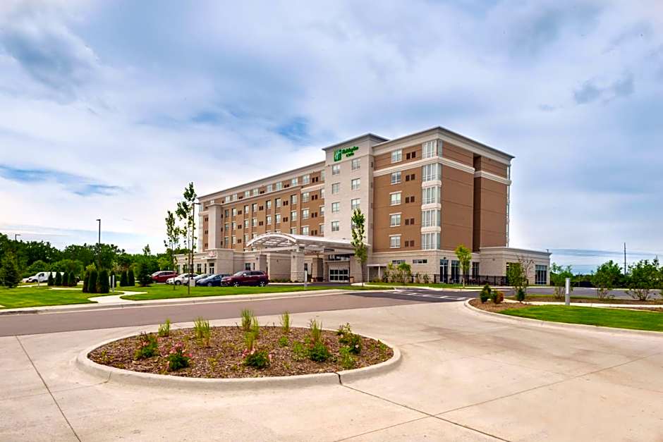 Holiday Inn & Suites Farmington Hills - Detroit NW, an IHG Hotel By IHG