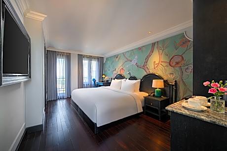 Deluxe Balcony Pool View