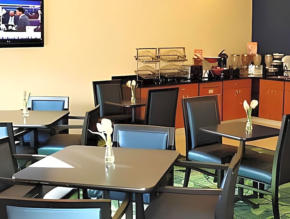 Amerivu Inn and Suites