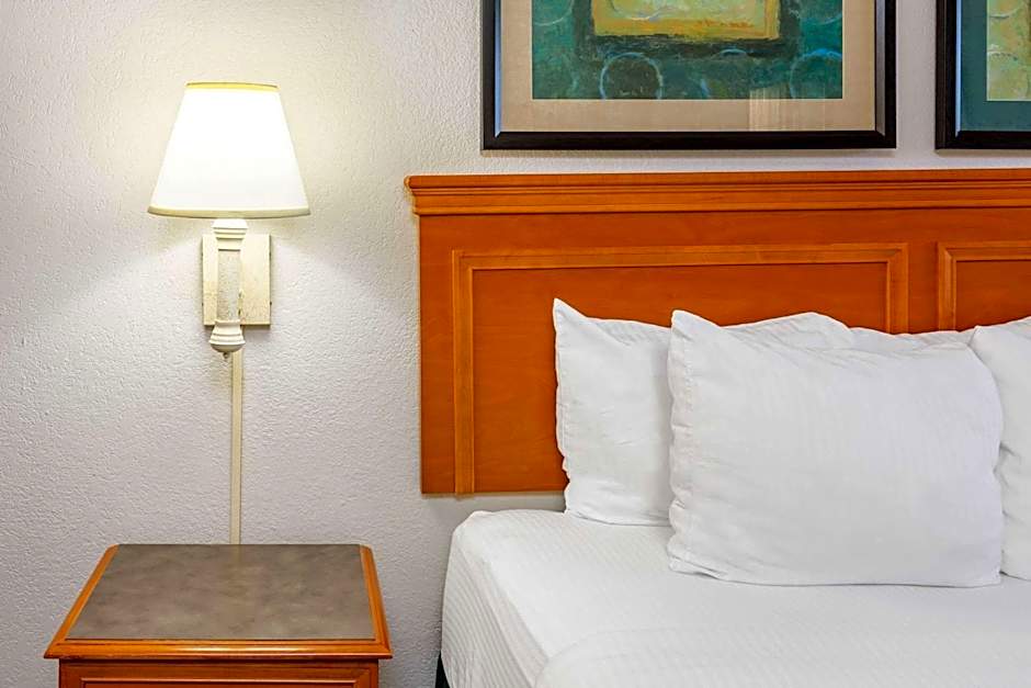 La Quinta Inn & Suites by Wyndham El Paso West