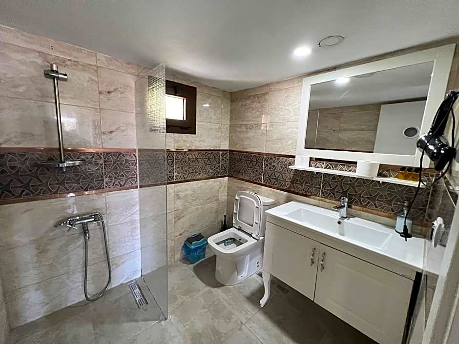 Giritli Rum Meyhanesi & Butik Otel