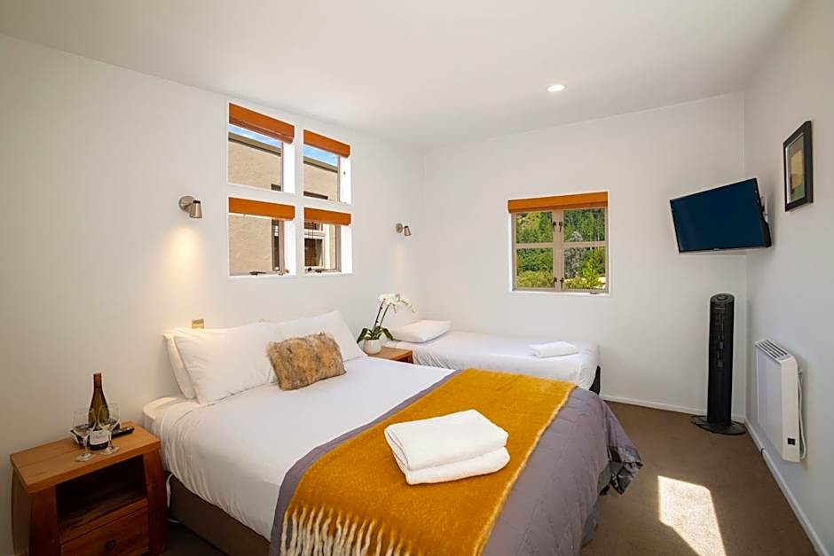 Cranbury Court Apartments