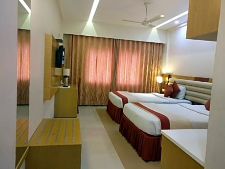 Deluxe Quadruple Room With 24 Hours Check-in and Check-Out