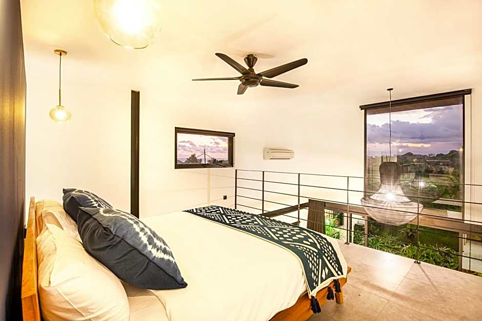 Modern Spacious Loft 200m from the beach Canggu