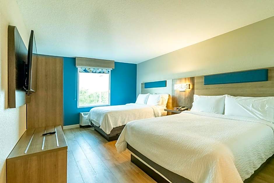 Holiday Inn Express Hotel & Suites Cocoa Beach By IHG