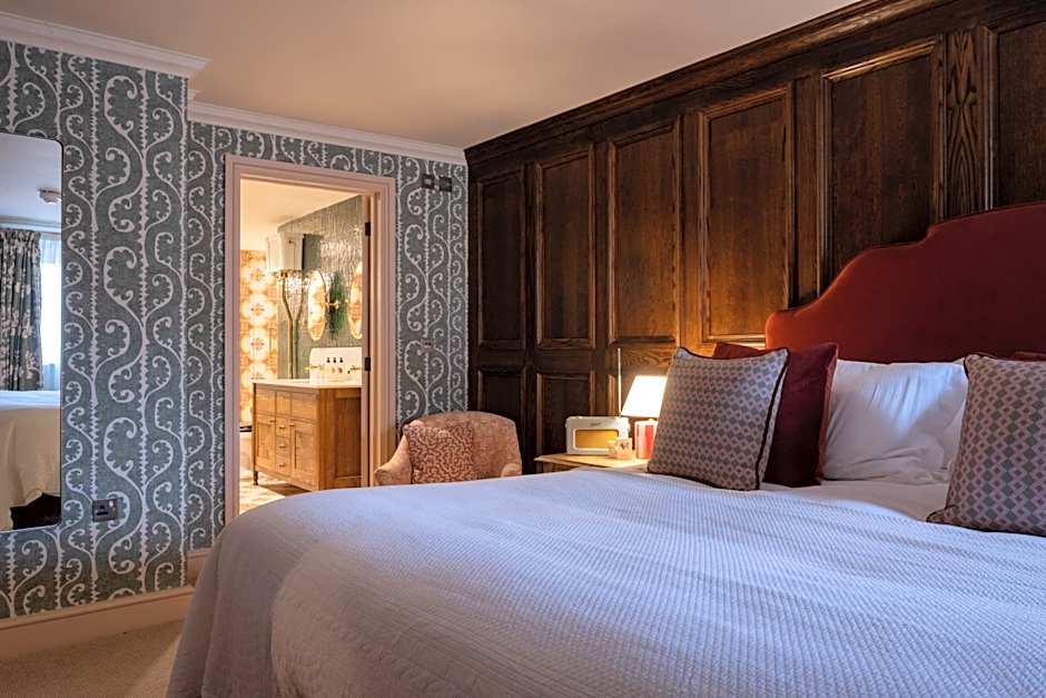 The White Hart - A Heartwood Inn