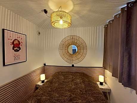 Apartment with Pool View