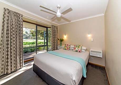 Creek Side Villa  (5 Guests)