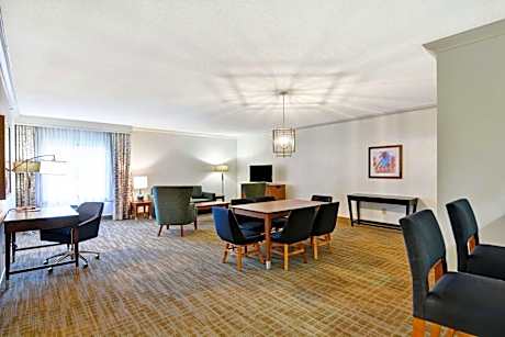 Hospitality King Suite - Non-Smoking