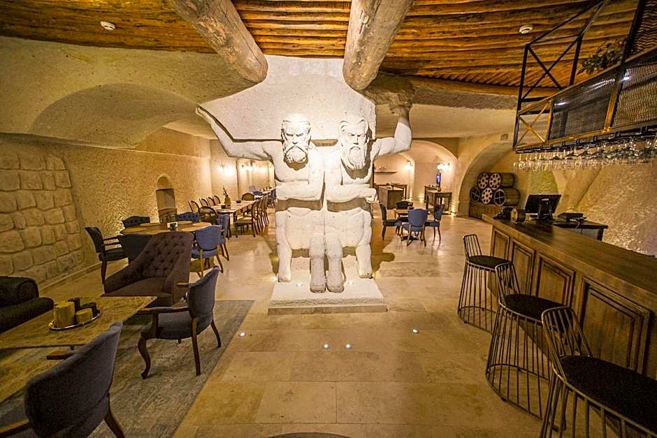 Nino Cave Suite