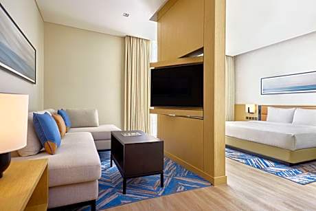 Superior King Room with City View