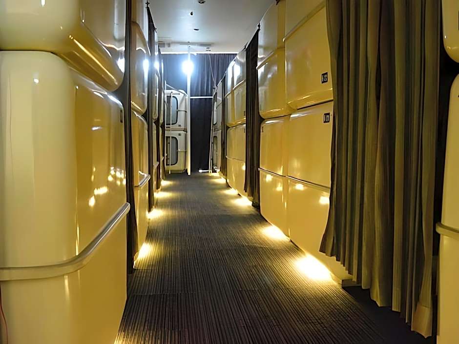 Atsugi Capsule Hotel